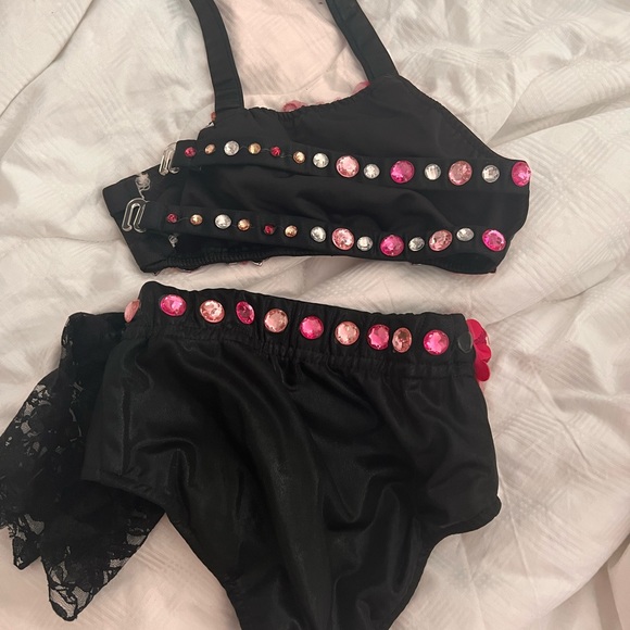 Multiple styles: Dance Costumes Offers Welcome - Picture 3 of 16